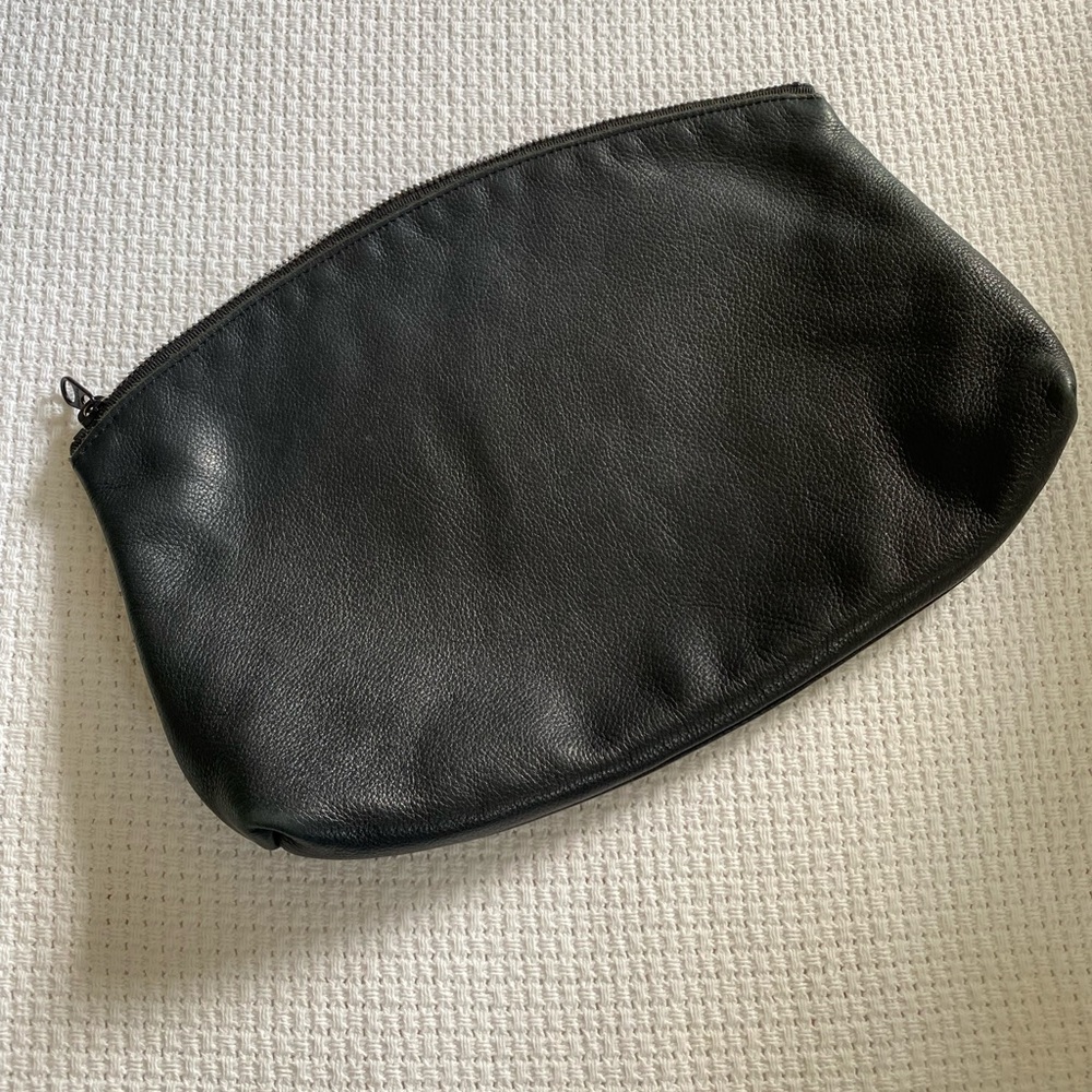 Black leather Baggu bag